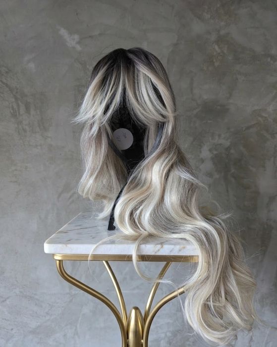 Zjawiskowa Peruka Long Blonde Ombre – Fale, Grzywka Curtain Bangs