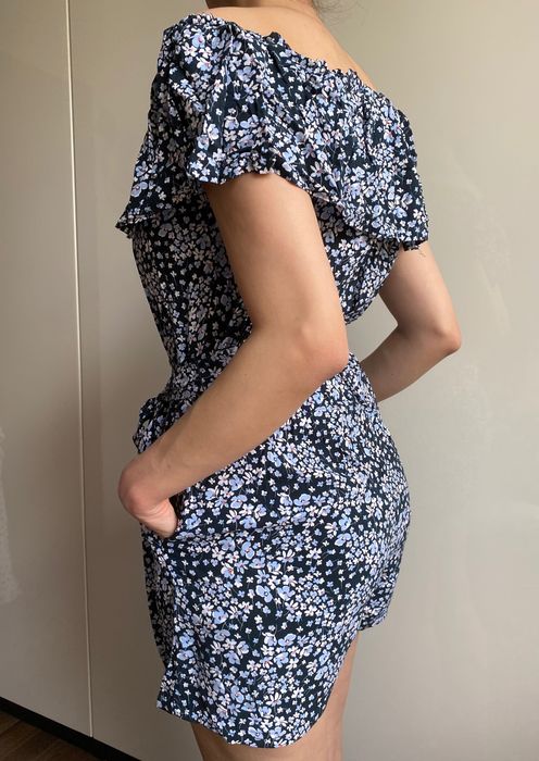 H&M ciemnoniebieski kombinezon w kwiaty 38