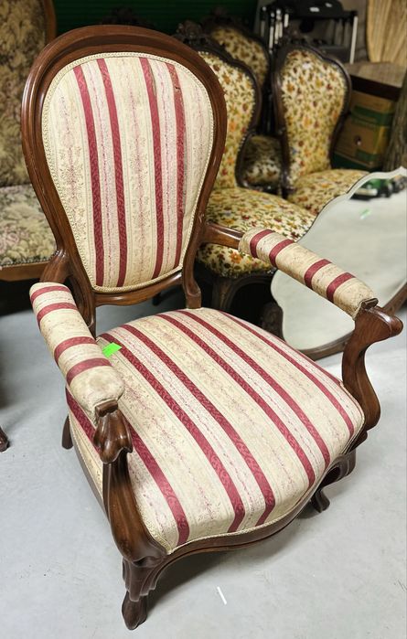 Stary duży fotel drewniany do renowacji tapicerka tron retro vintage