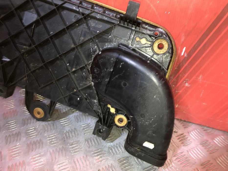 Корпус повітряного фільтра BMW 5 F11 13717812064 дизель 3,0