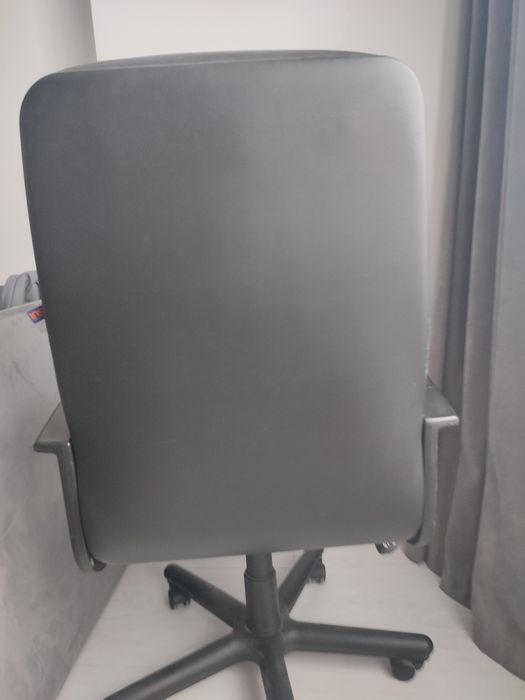 Офісне крісло в нормальному стані