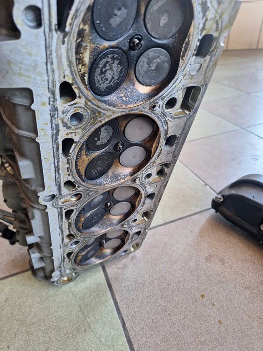 Głowica pokrywa zaworów BMW M3 E923 S65b40a 4.4 V8