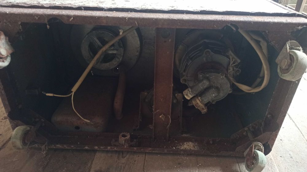 Советская Стиральная Машина ЗВИ-1, на запчасти или под восстановление.