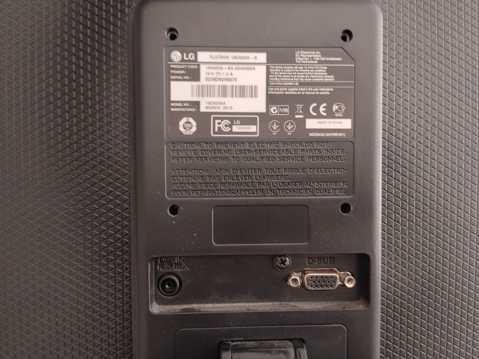 Vários monitores LG e ASUS
