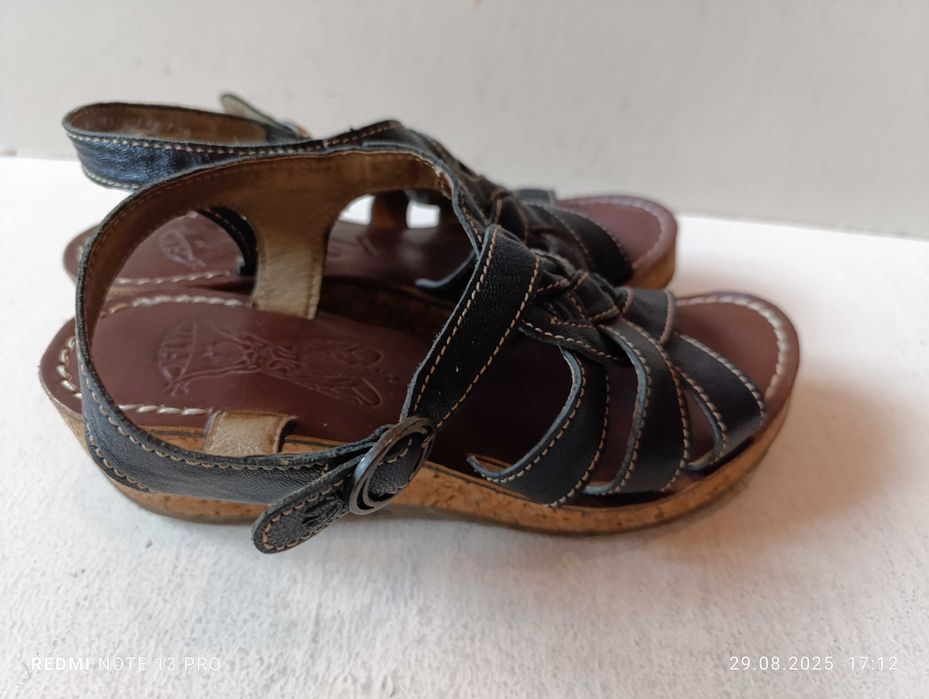 sandały skórzane Fly London