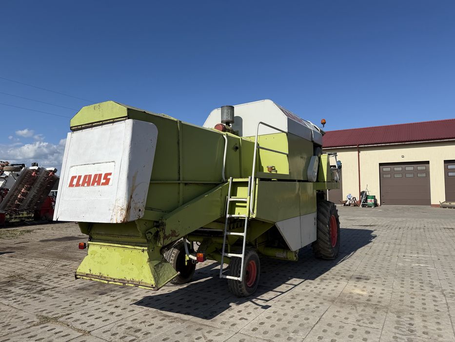 Claas Dominator 76