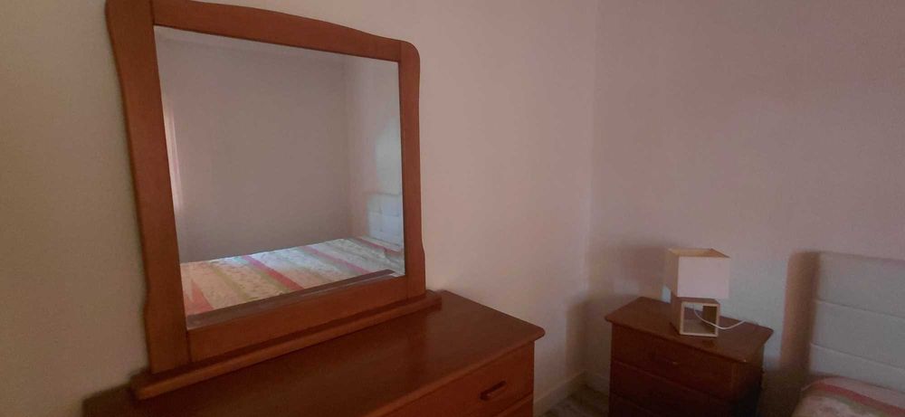 Pessoa responsável, organizada e com boa convivência.