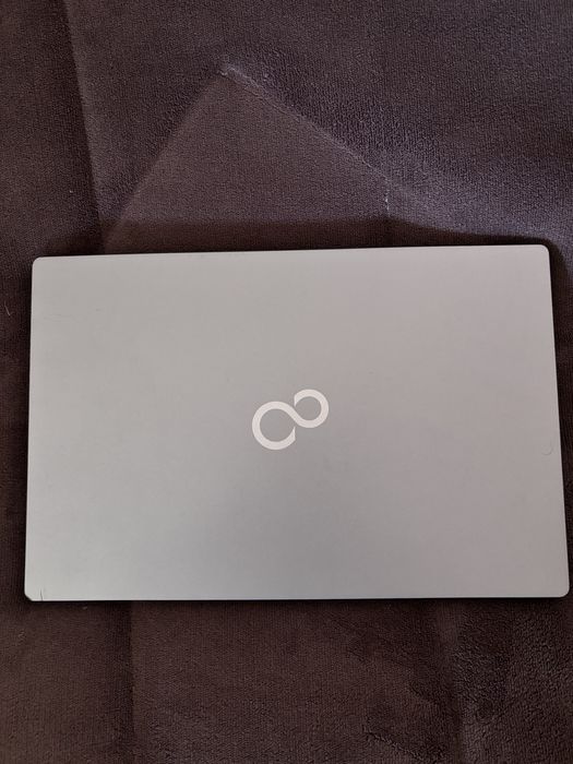 Portatil Fujitsu LIFEBOOK U7411