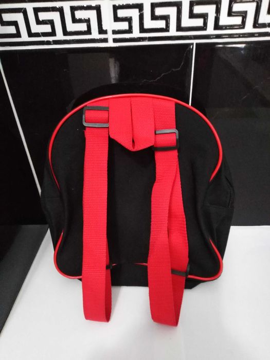 Mochila pequena transparente do Pokémon  "CATCH 'EM ALL!".