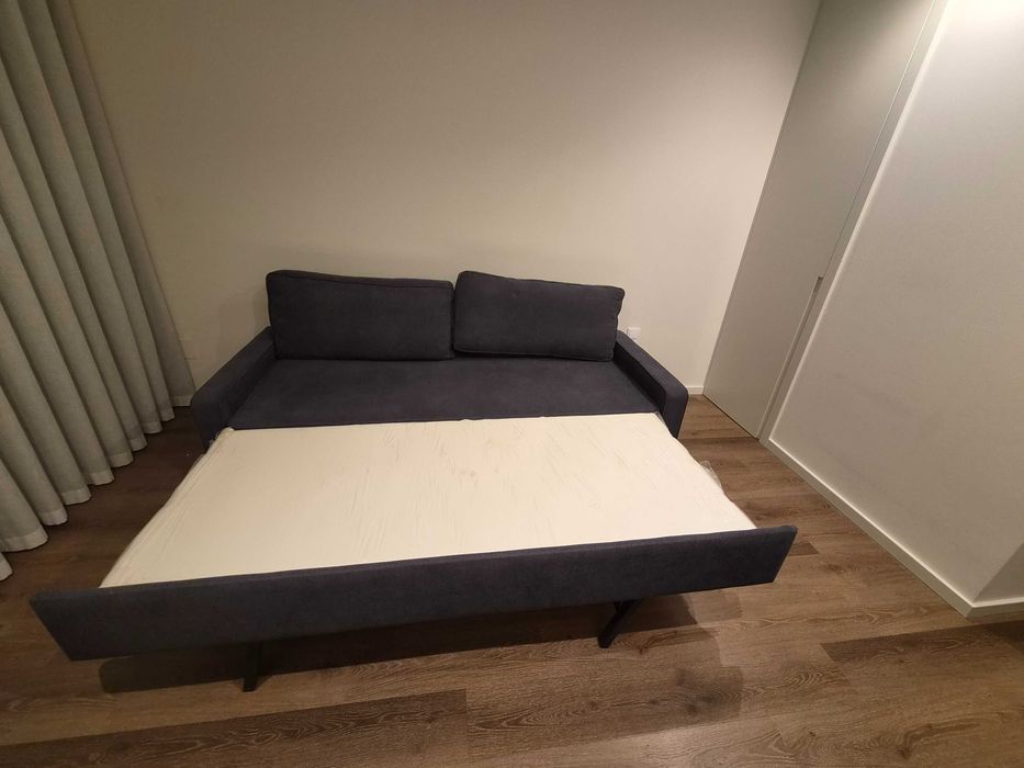 Sofá-cama de casal cinzento escuro – excelente estado