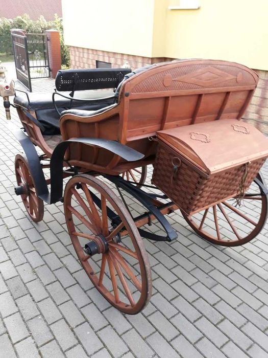 Piekna bryczka konna