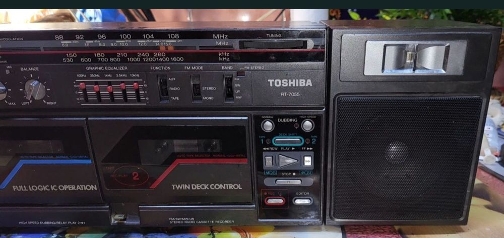 Магнитофон TOSHIBA RT-7055,запчасти,sharp,статуэтка Japan