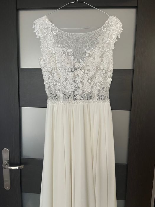 Suknia ślubna w rozmiarze 36