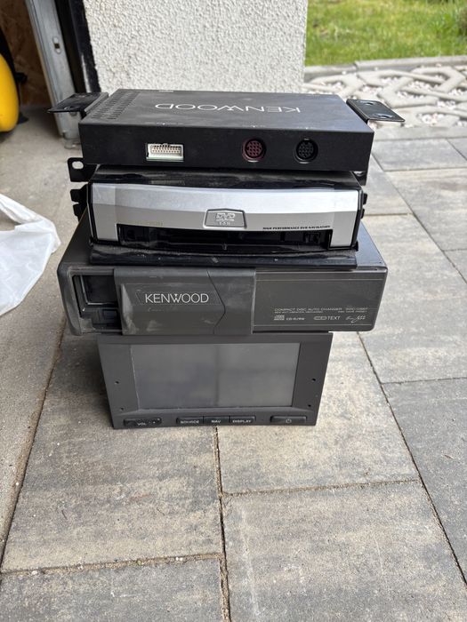 Radio, navigacja , odtwarzacz CD, zmieniarka Saab