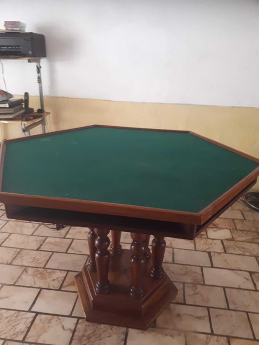 Mesa  de  jogo  hexagonal