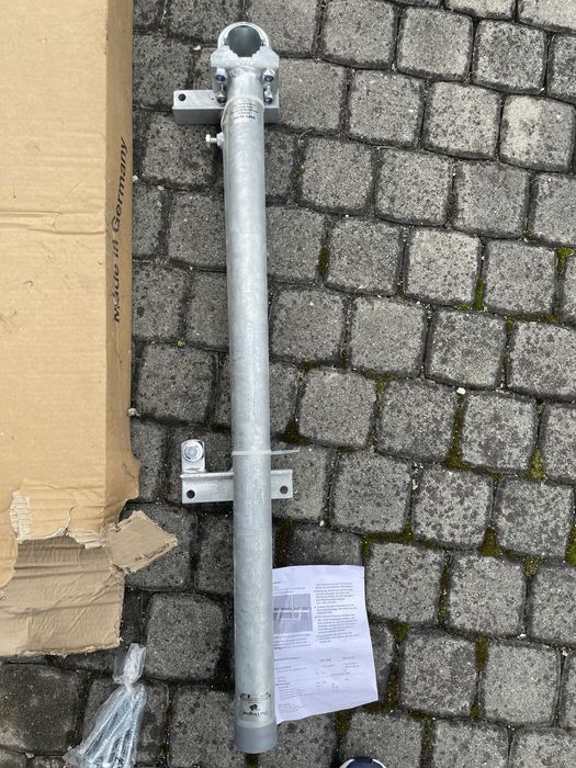 Maszt pod antenę satelitarną triax
