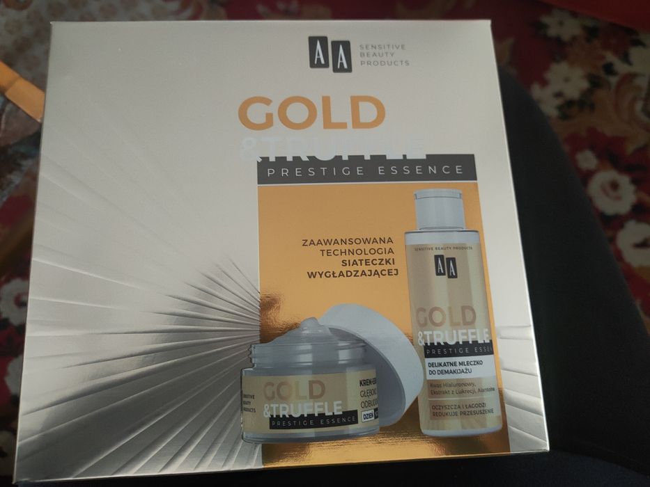 Sprzedam komplet prezentowy kosmetyków