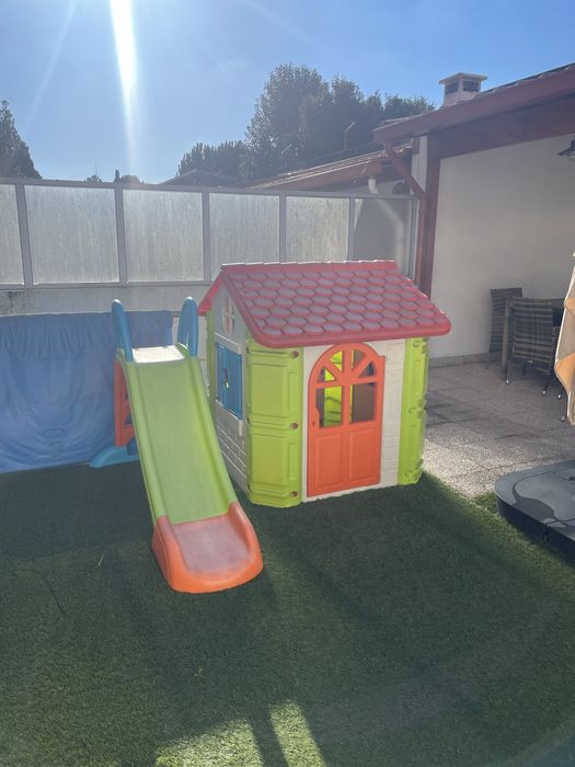 Vendo casinha + escorrega