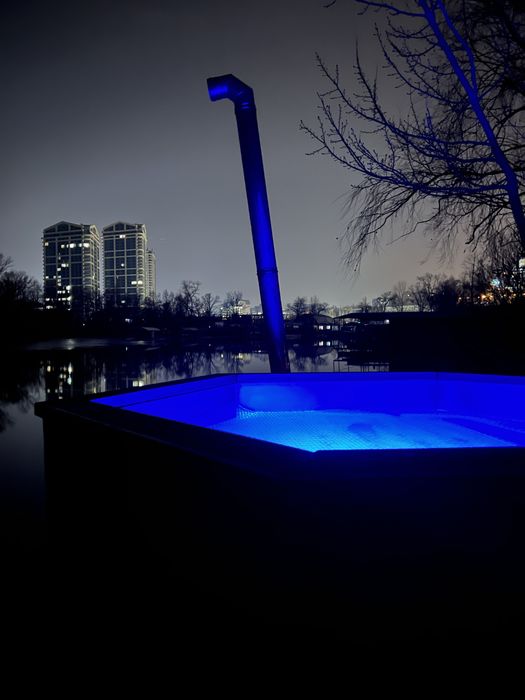 Будинок на березі Дніпра подобово на 1 Перемозі Світло є!!. Лазня,Чан.