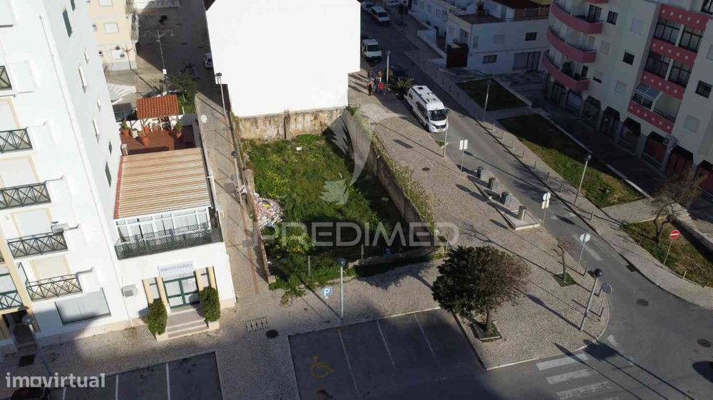 T2 em Monte Gordo, em edifício na 2ª linha com piscina