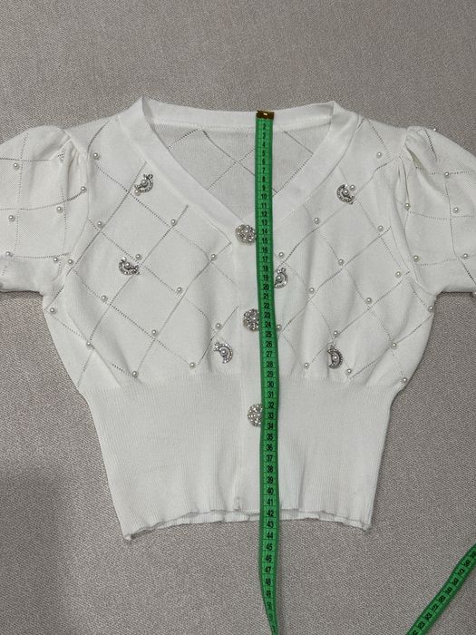 Білий топ, з прикрасами