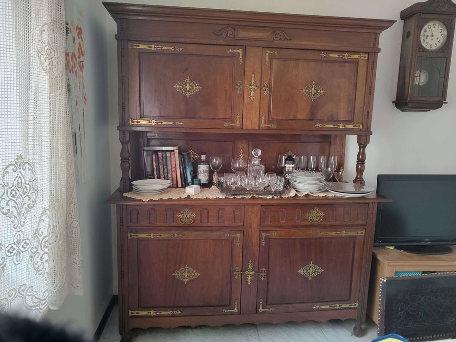 Mobilia em Madeira Antiga Maciça