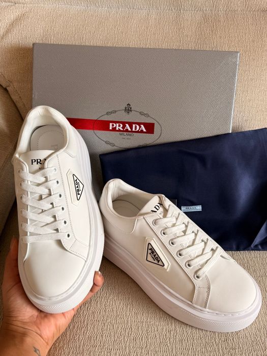 Saptilha branca prada
