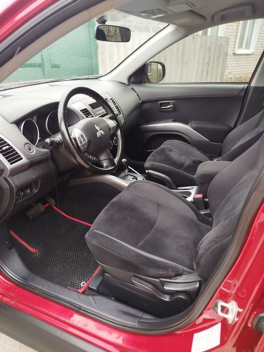 Mitsubishi Outlander XL 2012