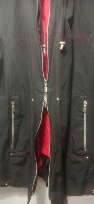 Велика плащ- куртка на синтапоні.