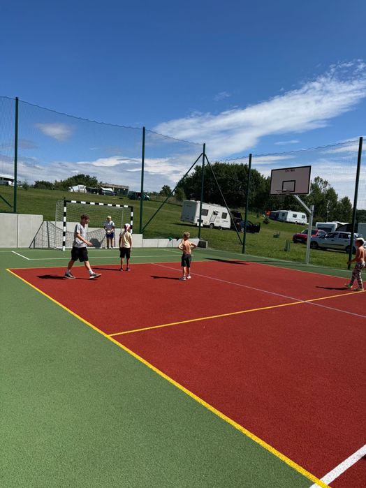 Domki nad jeziorem* Prywatna plaża * Pole namiotowe* Camping*