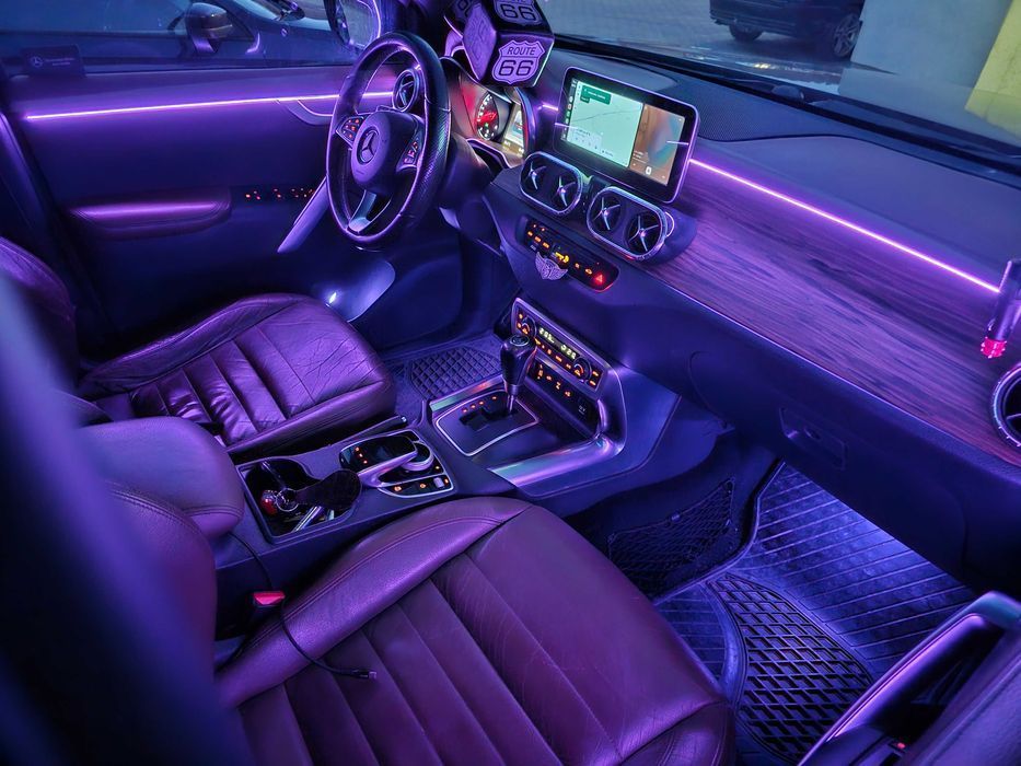 ŚWIATŁOWÓD LED AMBIENT OŚWIETLENIE WNĘTRZA 12V PASKI RGB MULTIKOLOR BEZ INGERENCJI KABLI SMARTFON BLUETOOTH PODŚWIETLENIE TUNING + MONTAŻ