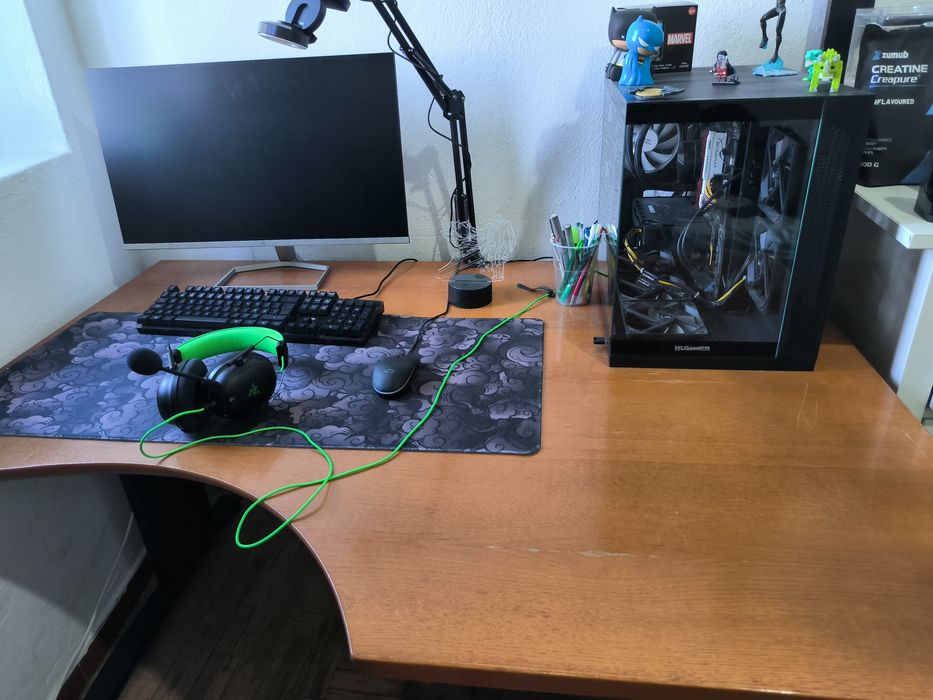 Mesa de escritório com calha para cabos  140x100x7064739232381571123