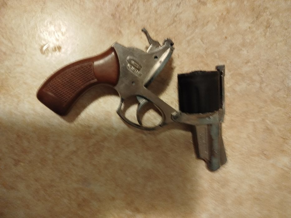 Детский револьвер на пистонах. Испания.