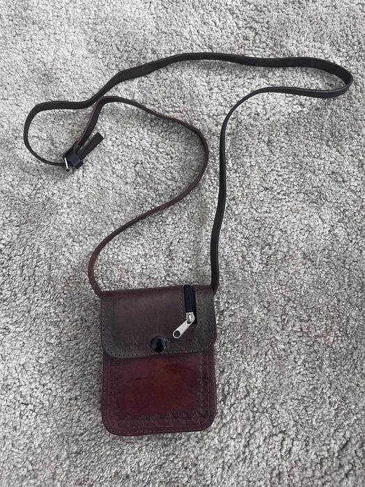 Skórzana torebka listonoszka saszetka portfel telefon vintage etno boho mała na pasek brązowa