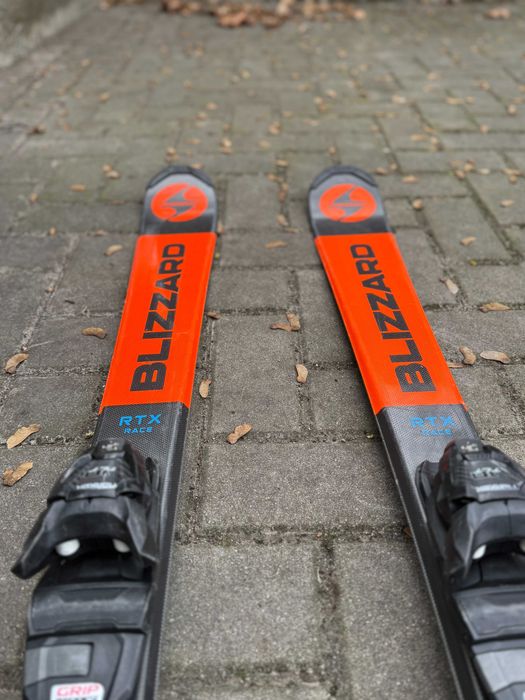 Narty Blizzard RTX Race - 146 cm + kijki + kask