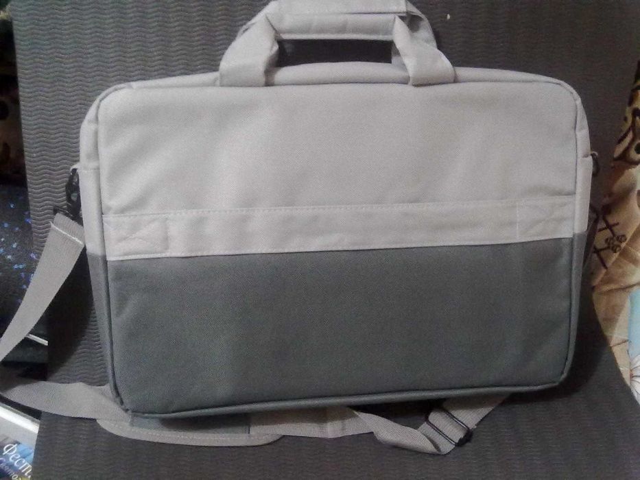 сумка под ноутбук из трех отделений новая бежево-серая