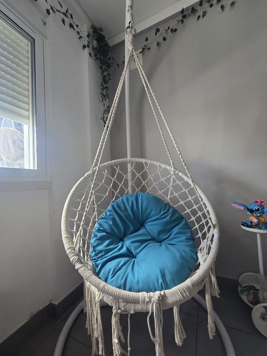Cadeira de baloiço com almofada e suporte