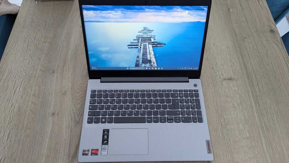Laptop Lenovo Ideapad 3 Ryzen 7 8GB/256GB