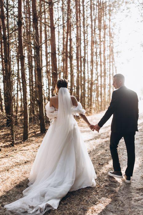 Весільна сукня.