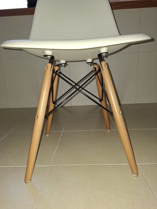 Cadeira branca como nova