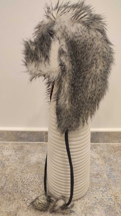 Czapka futrzana z pomponami