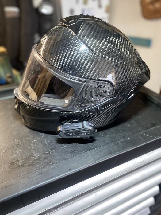Capacete em Fibra de Carbono 130R