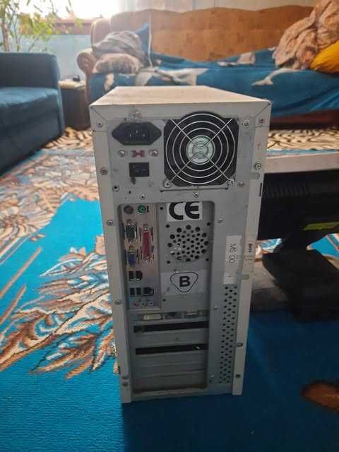 komputer 2 stary  monitor