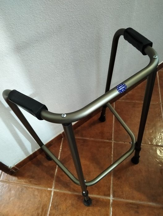 Andarilho novo ( Oportunidade) + Bengala usada