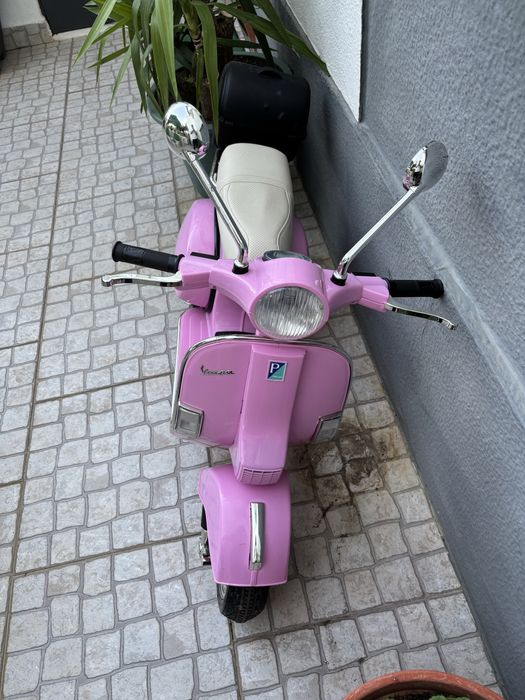 Mota Elétrica Infantil Vespa Clássica Piaggio PX-150 (Rosa)