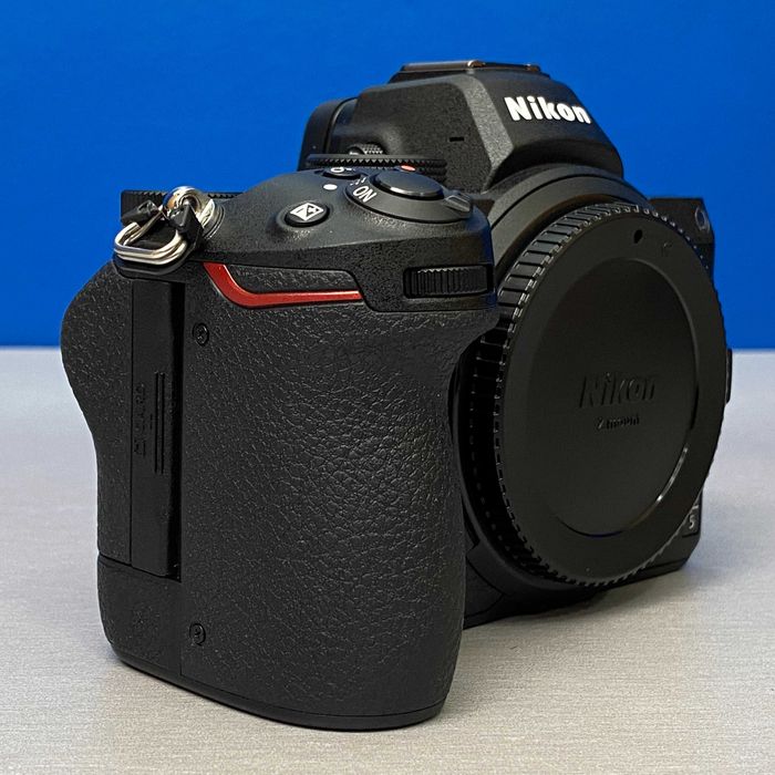 Nikon Z5 (Corpo) - 24.3MP