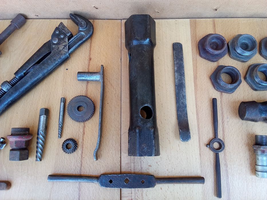 Інструмент різний