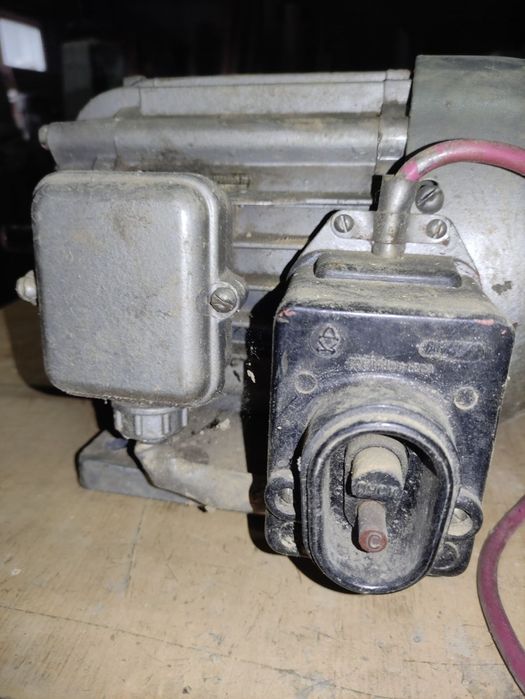 Електромотор (2 шт по 1000 грн)