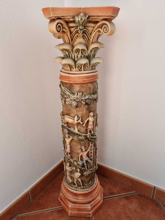 Vendo quadros antigos.