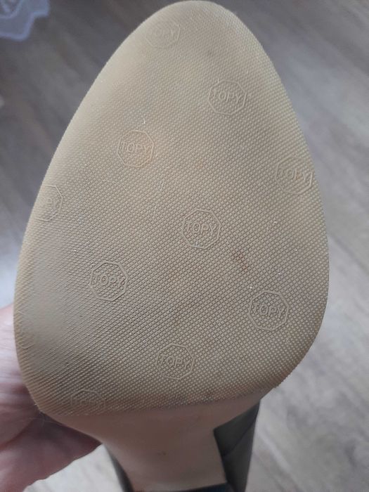 Продам кожаные ботильоны.